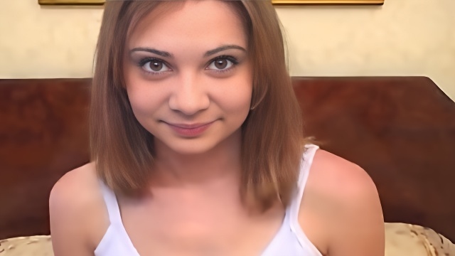 Голубоглазая девка дала агенту в презике и приняла сперму на лицо