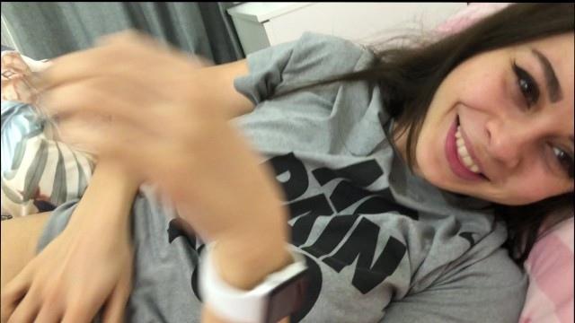 Русский хахаль разбудил грудастую потаскуху и развел её на перепихон в спальне