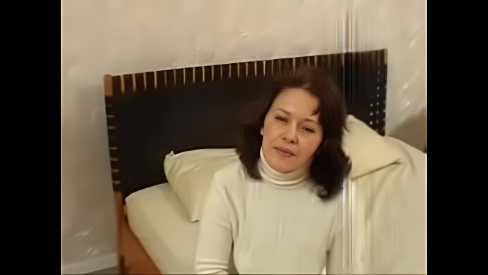 Русский партнер натягивает на пенис заросшую щель полной мамаши в позе догги стайл