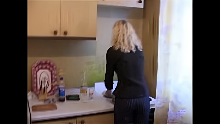 Русская блондинка с толстой жопой дала партнерам без презика