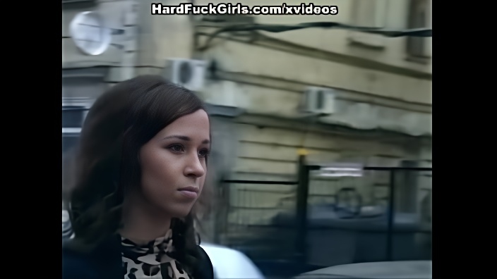 3 ухажера жарят во время Хеллоуина плоскогрудую подружку с волнистыми волосами