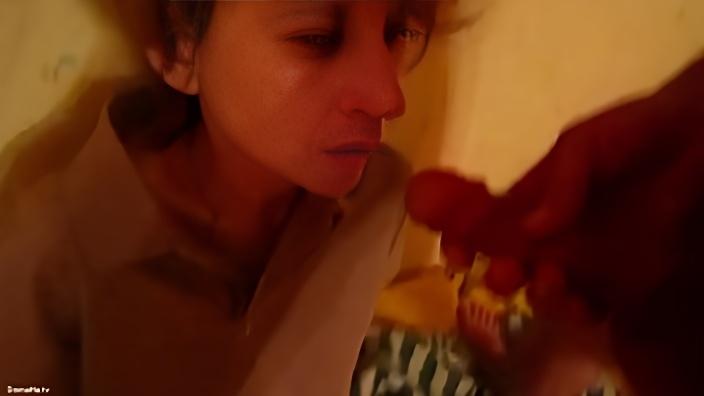 Хахаль отшлепал по ягодицам и засунул большой фаллос в рот русской давалки