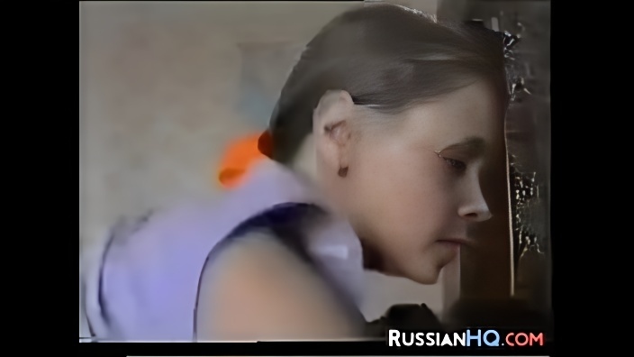 19-летняя краля повелась на уговоры русского любовника и получила фаллос в попку