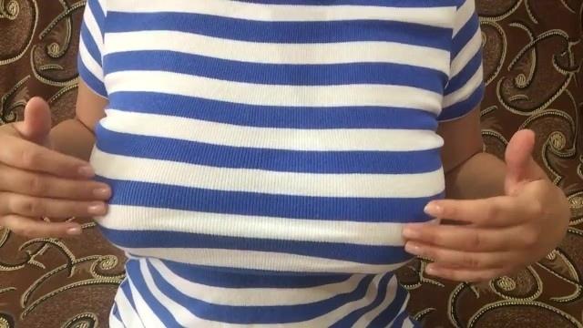 Милана показала свою грудь