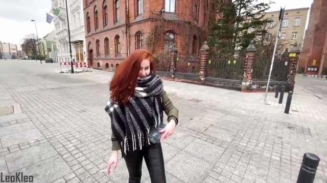 Рыжая дама с пухлыми губками возбудила друга минетом и занялась с ним сексом