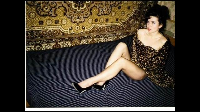 Домашняя подборка с барышнями, которые демонстрируют на камеру голые киски