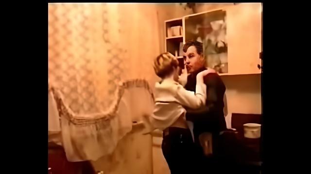 Дамы на дне рождения приятеля выпили лишнего и одна из них дала имениннику