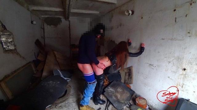 Ну грязно здесь и что? Другого места чтобы потрахаться все равно нет