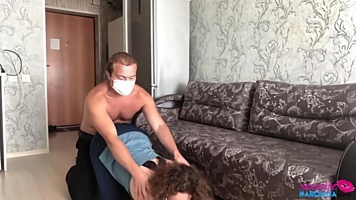 Сосед показал замужней маме с кудряшками как делать упражнение и заодно её трахнул