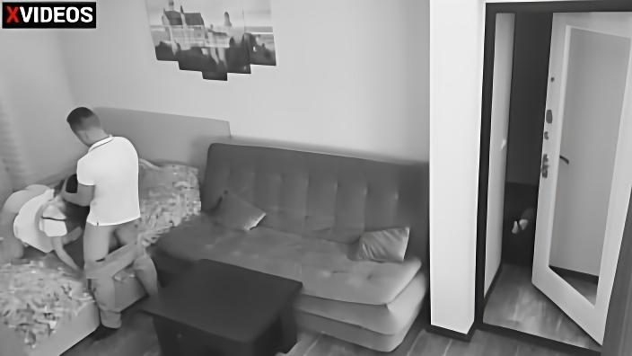 Муж не зря поставил камеру в прихожей и заснял как его жена изменяет с любовником