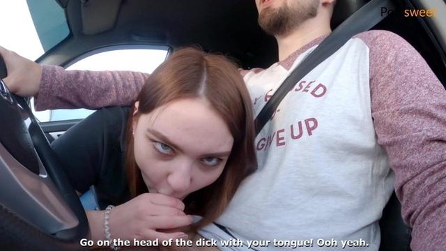 Блогерша Полина напросилась в машину к очкастому водителю и сосала ему фаллос, пока он вел авто