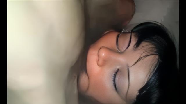 Пихаю член мамке в глотку, у которой отсутствует рвотный рефлекс