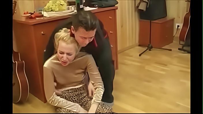 Пьяный любовник спустил с чужой жены леопардовые штаны и попользовался её писей