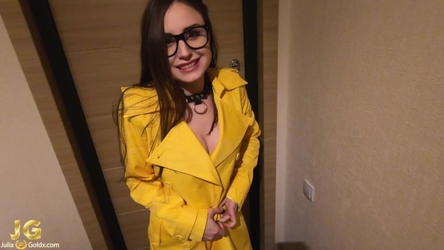 Ты так сексуальна в этом белье, неужели ты откажешь мне?