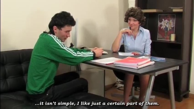 Вам нравятся женские пиписьки? 45летняя психолог ублажила молодого пациента