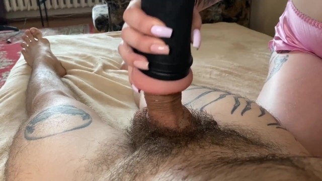 Подружка решила опробовать на моем члене новую игрушку