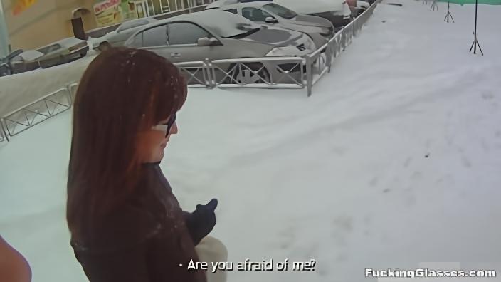 Спортивная худышка отвлекла хахаля от тренировки и дала ему в вагину