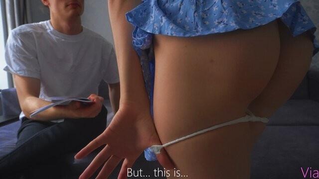 Репетитор задрал юбку на молодой студентке и оттрахал ее в щель