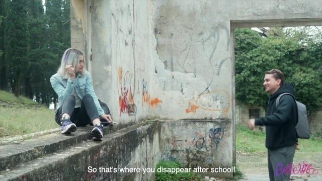 Ты чего тут одна сидишь, пошли ко мне домой, познакомимся поближе