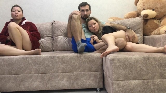 А ты уверен, что твоя соседка будет не против, если я тебе отсосу