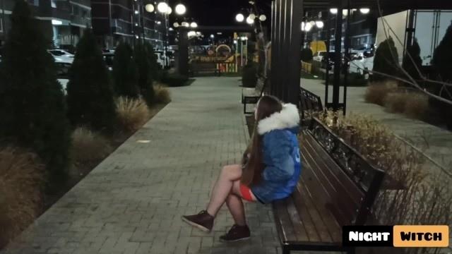 Сисястая Жанна ненавязчиво смакует ствол залетного парня