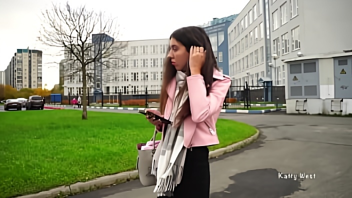 Предложил подвезти соседку в институт и оттрахал ее на обочине в пилотку