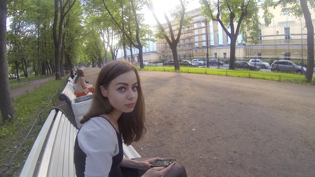 Представился незнакомой красотке страховым агентом и уломал её заняться сексом