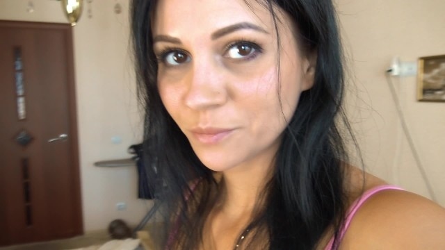 Я бы и сама рада потрахаться, но не с кем. Вот и приходиться дрочить щель