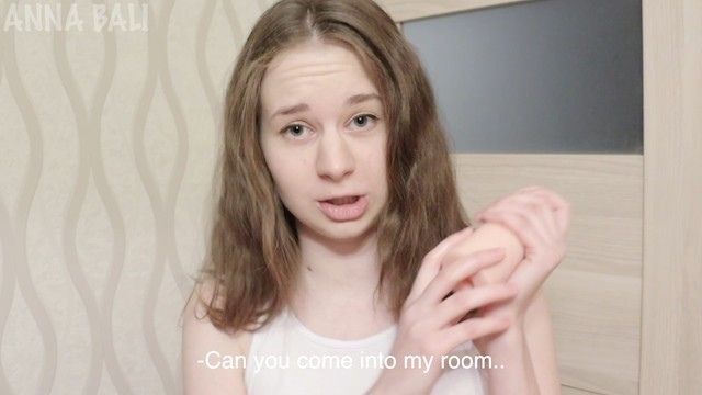 Русская телка в трусиках согласилась сделать партнеру минет перед сексом