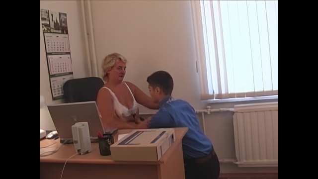 Ты же хотел повышения, тогда молча делай все, что я тебе скажу