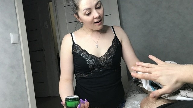 Толстозадая извращенка вылизала сожителю анус и яйца перед тем, как оседлать его фаллос киской