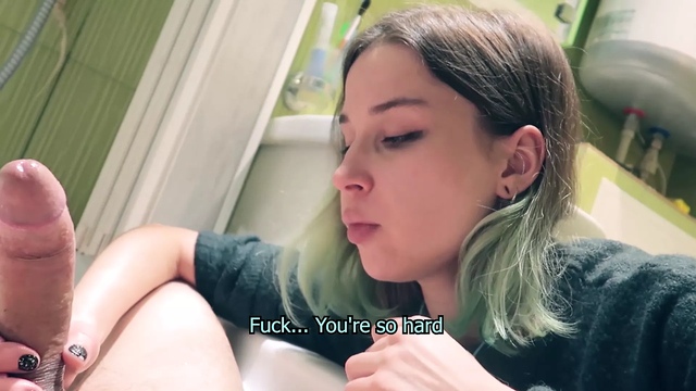 Пьяненькая девица в ванной комнате наслаждается членом бойфренда