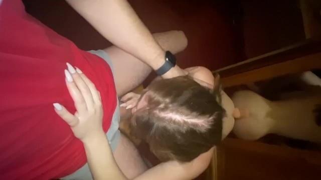 в киске и попке дилдо и большой член во рту