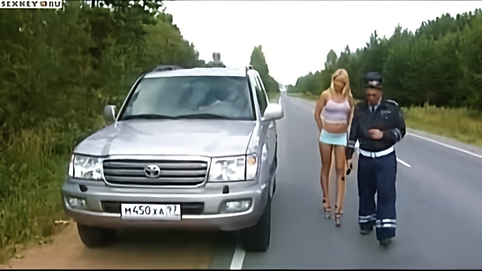 Анальные извращения гламурной красотки с гаишником и её секс с несколькими парнями