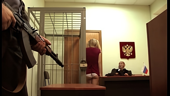 Судебное заседание закончилось жестким трахом на рабочем столе у адвоката