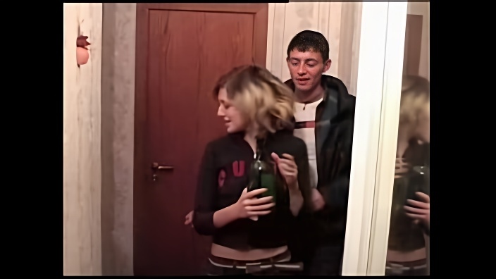 Чувак вылизал волосатую вульву 19-летней подруге перед трахом