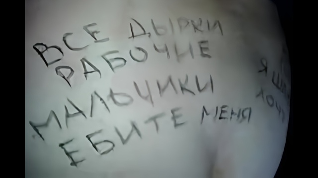 В машине возле подъезда