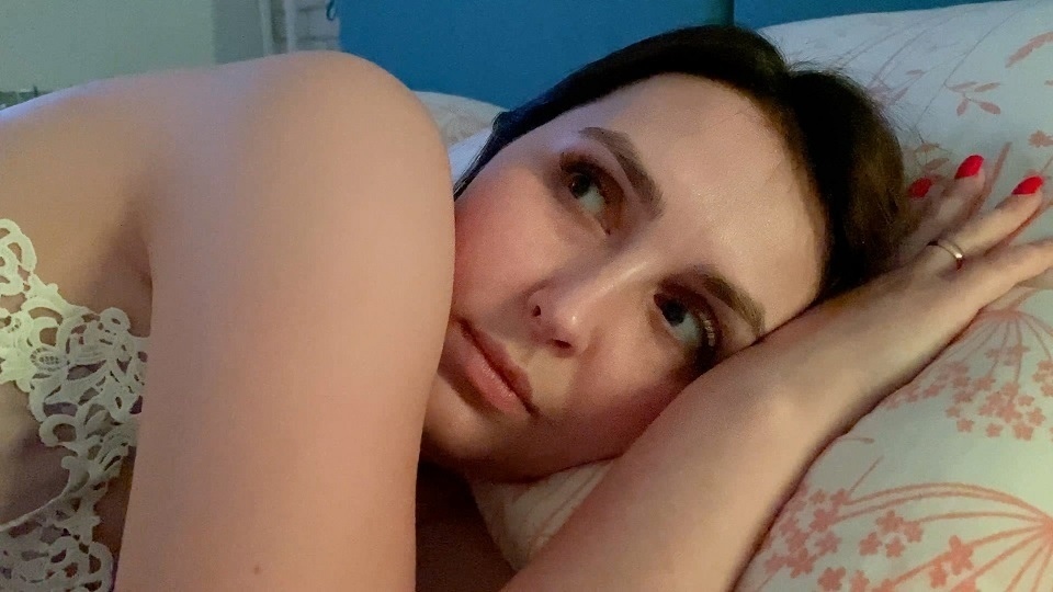 Парень не мог кончить от дрочки и заботливая мамочка с большой грудью помогла ему