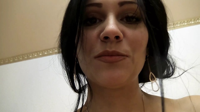 Сосите мой торчащий клитор.