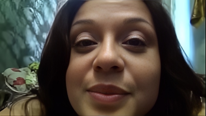 Взрослая женщина мутит с молодым скейтером и он долбит её в киску, а потом в попу