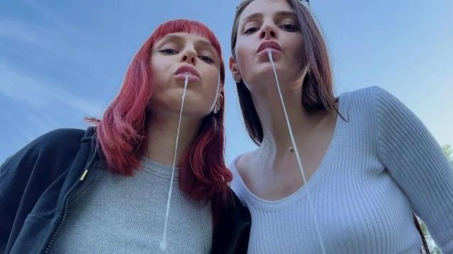 Две госпожи привели вас в лес, чтобы POV плюнуть и унизить вас, а затем оставить вас там