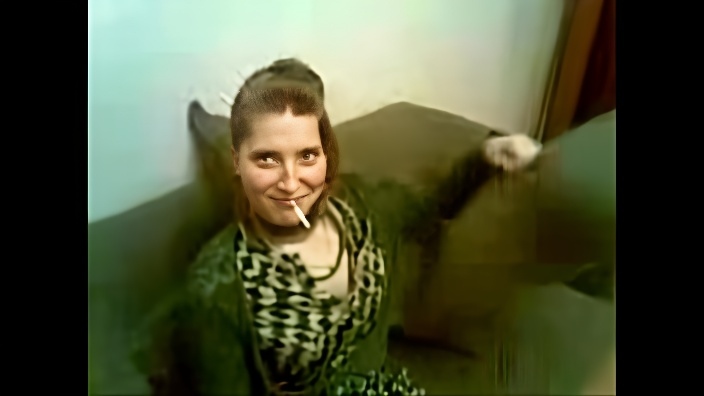 Дождался пока подруга покурит, дал ей за щеку и трахнул без презика