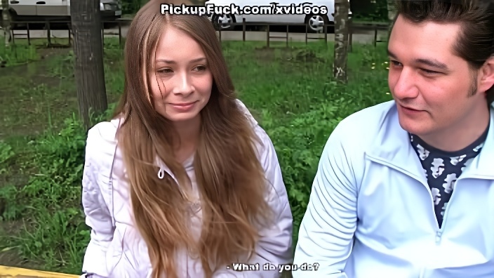 Мужик предложил незнакомке прокатиться с ним в тачке и дал ей в рот на заднем сидении