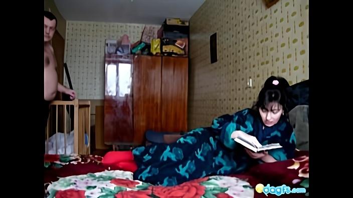 Мамаша с накрашенными глазами отсосала толстому мужу и удовлетворила его