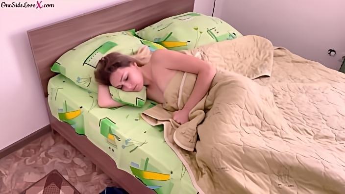 Девушке из Астрахани пришлось проснуться пораньше, потому что парень захотел её трахнуть