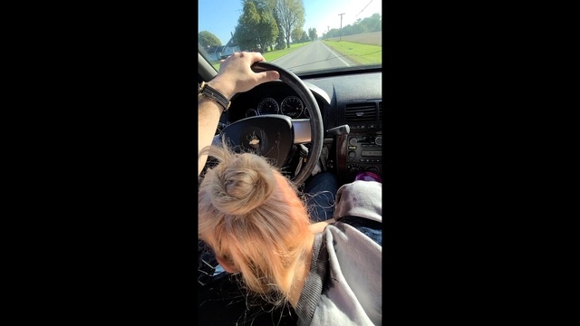 Горячая блондинка дает BF лучший голова bobbin' Roadhead