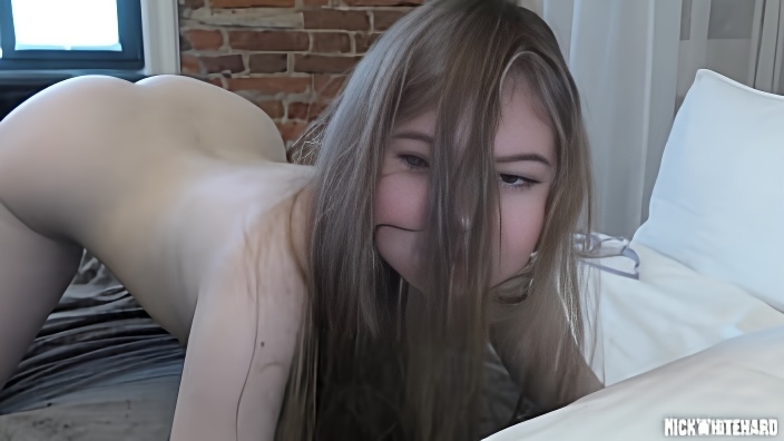 Студентка в розовой юбке села на край кровати, чтобы пососать агенту и дала ему в вагину