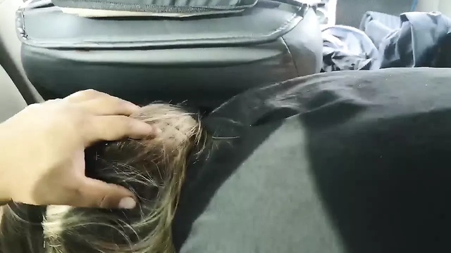 Замужняя казахская шлюха сосет член таксиста