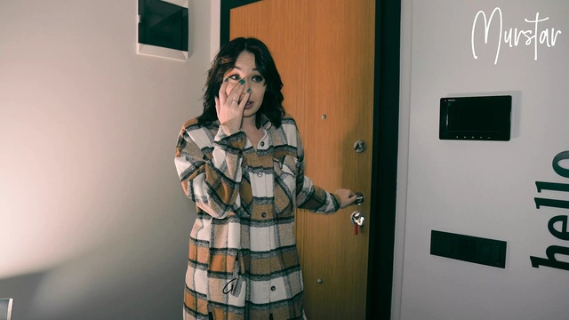 Частная запись с мамкой, которая сосет большой член партнера пухлыми губами