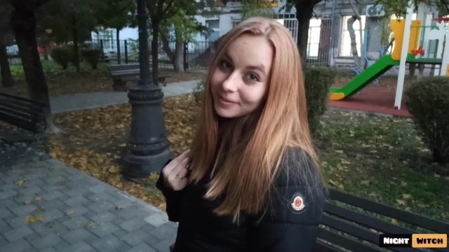 После бокала мартини молодуха с радостью отсосала пикаперу в парке